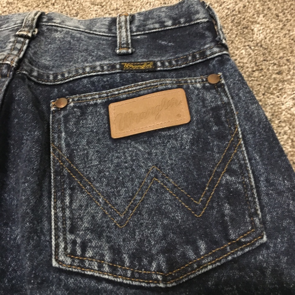 the CUTEST acid  wash WRANGLER straight leg jeans